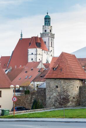 Hradby s kostelem sv. Jakuba Většího v Prachaticích