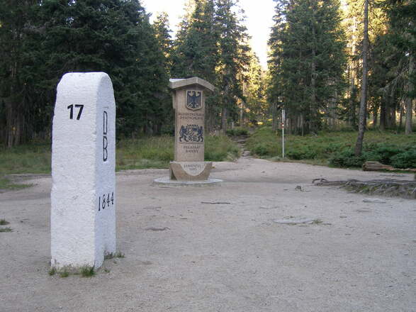 Am Dreiländereck erreichen wir den östlichen Wendepunkt unserer Wanderung.