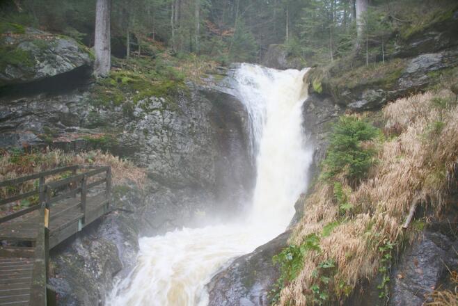Hochfall bei &quot;Hochwasser&quot;