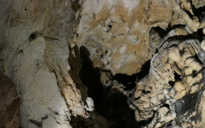 Felsen in der Maximiliansgrotte