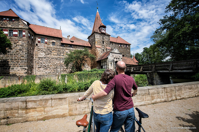 Radler an der Laufer Kaiserburg (Wenzelschloss)