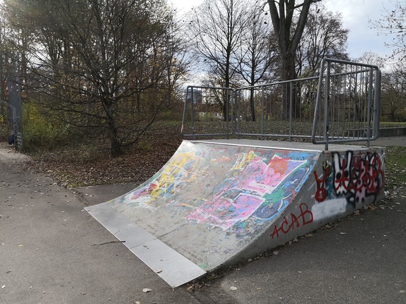 Quarterpipe und Plattform