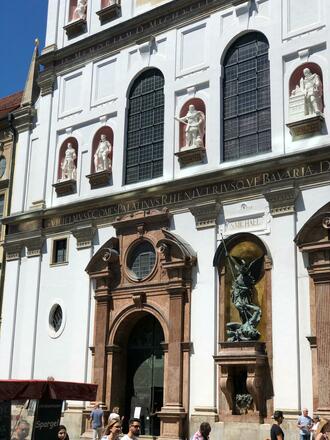 Die Inschriften an der Michaelskirche