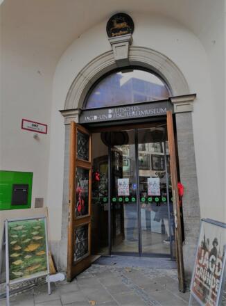 Eingang des Deutschen Jagd- und Fischereimuseums