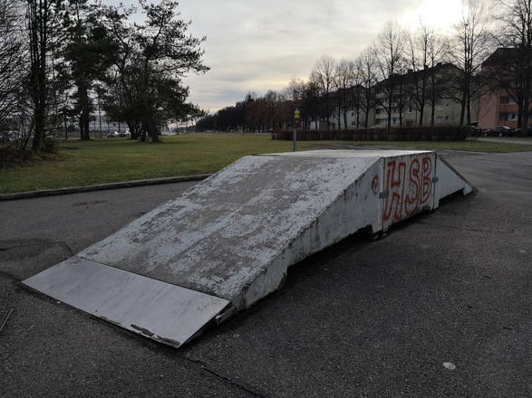 Kicker doppelseitig mit Plattform