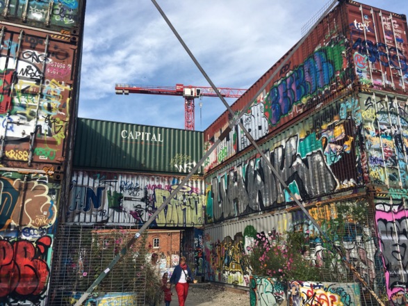 Graffiti Schiffscontainer am Bahnwärter Thiel Gelände