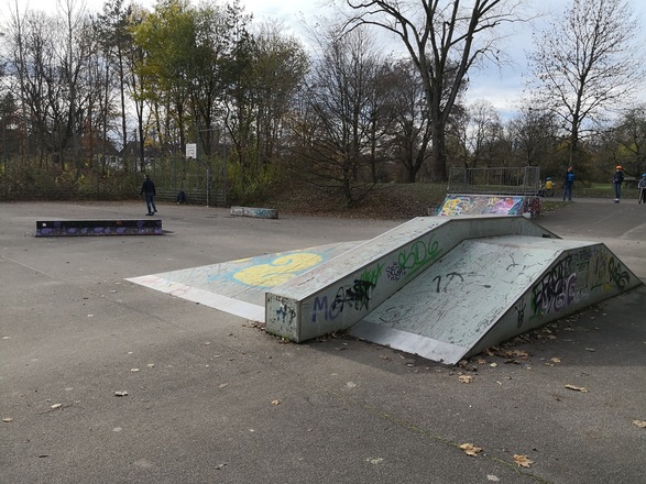 Pyra mit Ledge und Backspine