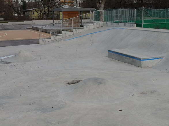 China Bank mit Curb und 2 kleine Vulcanos 