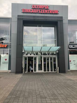 Nebeneingang Olympia Einkaufszentrum