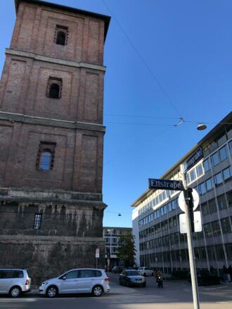 Erhaltener Turm des ehemaligen Jesuitenkollegs