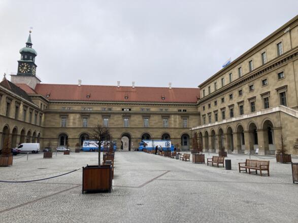 Eingang zum Innenhof der Residenz