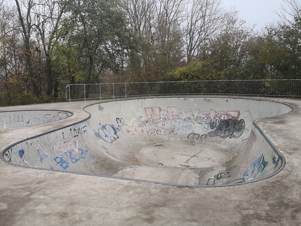 Großer Pool "Keyhole"