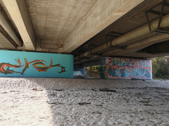 Graffiti an den Pfeilern der Brudermühlbrücke, Okt 2019