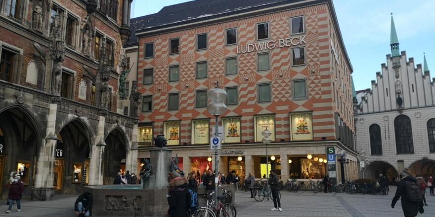 Fischerbrunnen und Kaufhaus Ludwig Beck
