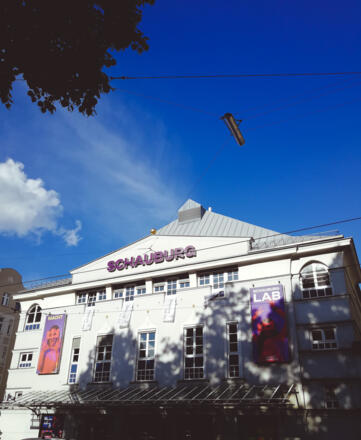 Außenansicht auf das Kinder- und Jugendtheater Schauburg