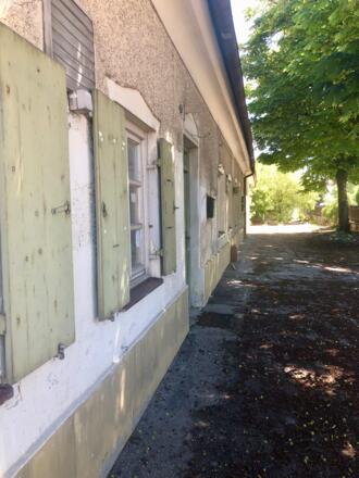 Das alte Haus wird demnächst saniert