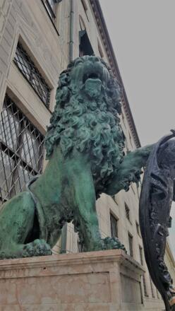 Löwen vor der Residenz
