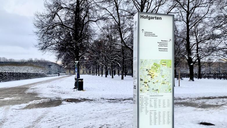 Wegweiser im Hofgarten