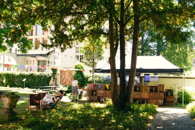 Gartenbar im Café Mon