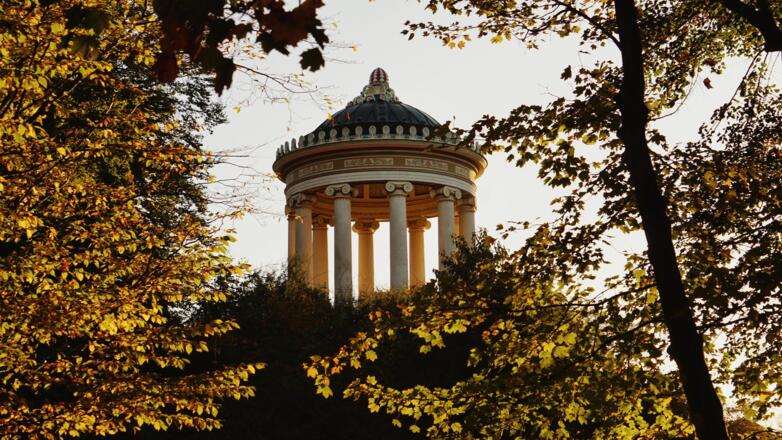Englischer Garten Monopteros Herbst Blätter Rahmen