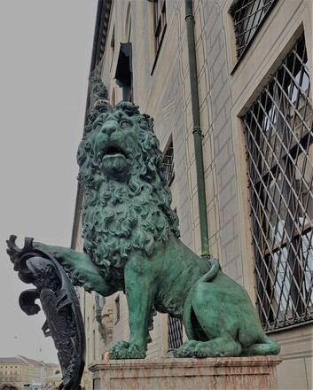 Löwen vor der Residenz