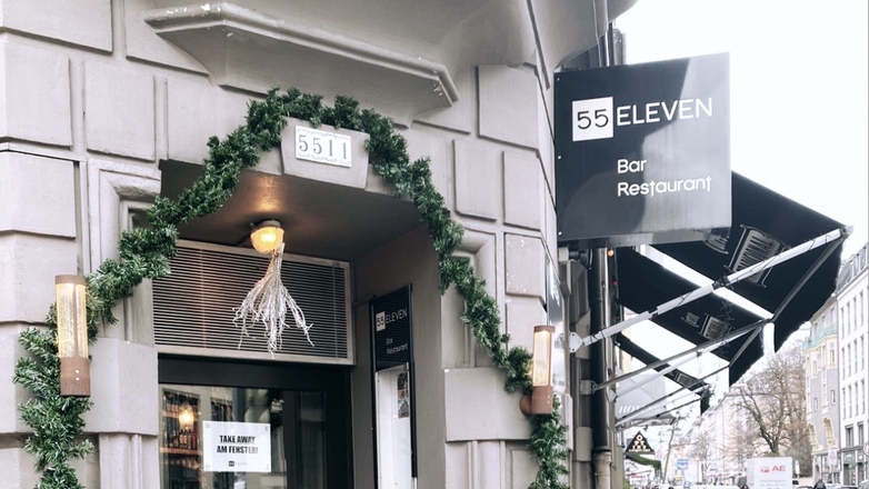 55 Eleven Eingangstür