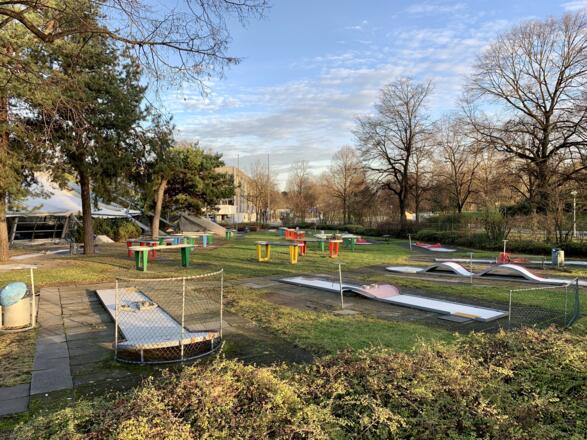 Outdoor-Minigolfanlage
