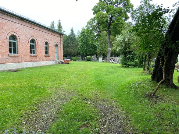 alter jüdischer Friedhof innen