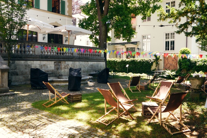 Lesegarten im Café Mon