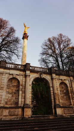Friedensengel Blick von unten