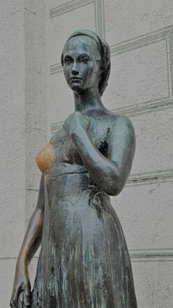 Julia Capulet Statue