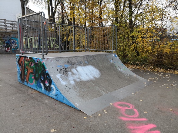 Quarter Pipe mit Plattform