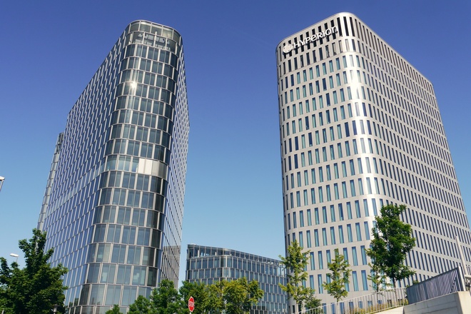 White Tower (r.), Blue Tower (l.), Star Tower (Hintergrund)