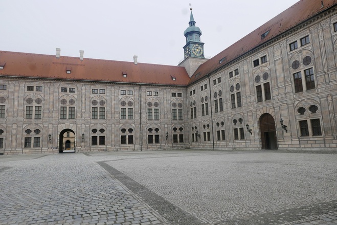Im Innenhof der Residenz