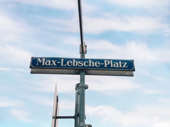 Max-Lebsche-Platz Straßenschild