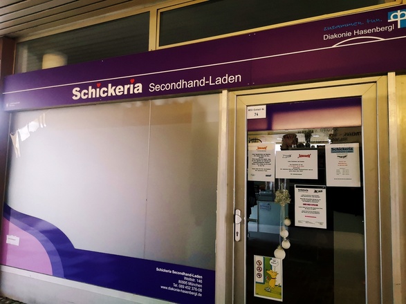 Fassade des Schickeria Secondhand-Ladens