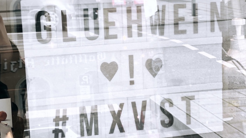 55 Eleven Glühwein-Werbung