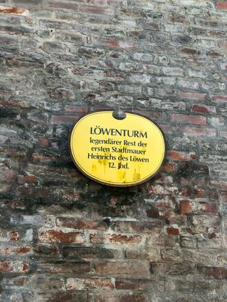 Die Anschlagtafel am Löwenturm