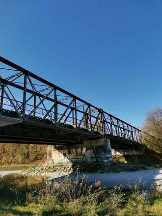 Blick auf Braunauer Eisenbahnbrücke