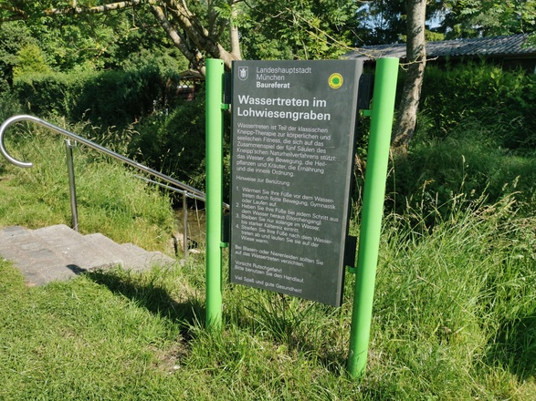 Kneippkur am Bach