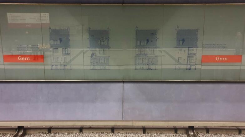 Glasplatten an den Ubahnwänden