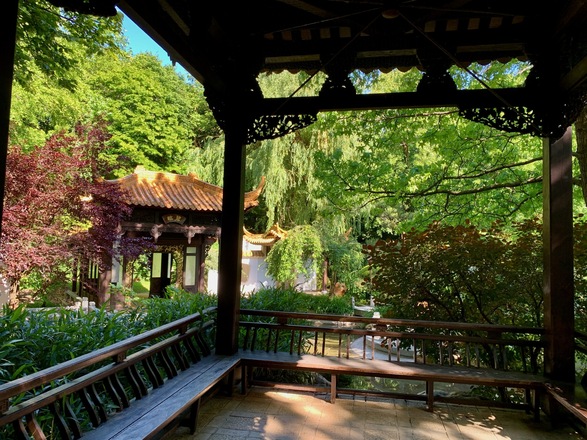 Blick von dem Pavillon des Winter auf den Pavillon des Sommers