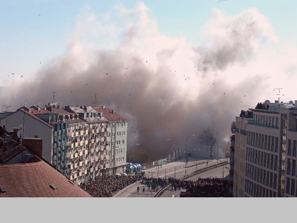Sprengung des Agfa-Hochhauses 2008