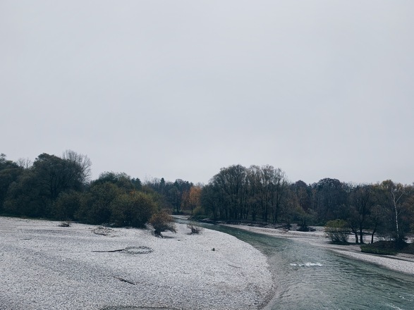 Blick vom Flauchersteg auf die Isar