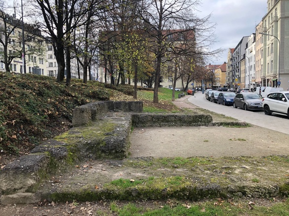 Fundament der Zwingermauer