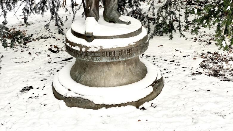 Sockel Fjodor Tjutschew Statue