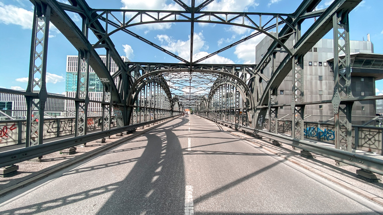 Mitte der Hackerbrücke