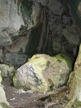 Kastlhänghöhle zwischen Riedenburg und Essing im Altmühltal