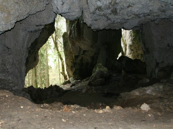 Kastlhänghöhle zwischen Riedenburg und Essing im Altmühltal