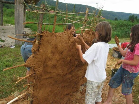 Kinderaktion im eisenzeitlichen Gehöft in Riedenburg-Oberhofen